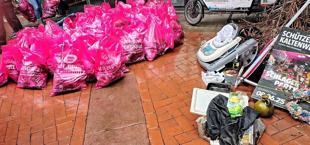Langenhagen: "Sauber macht schöner" ADFC sammelte in der Gute-Laune-Gruppe mit Langenhagen: "Sauber macht schöner": ADFC sammelte in der Gute-Laune-Gruppe mit