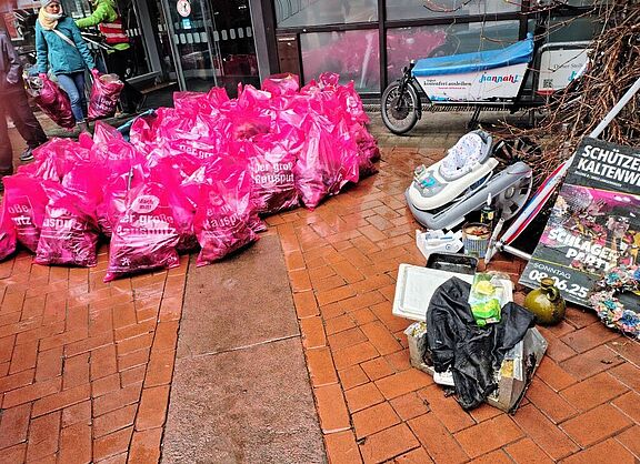 Langenhagen: "Sauber macht schöner": ADFC sammelte in der Gute-Laune-Gruppe mit
