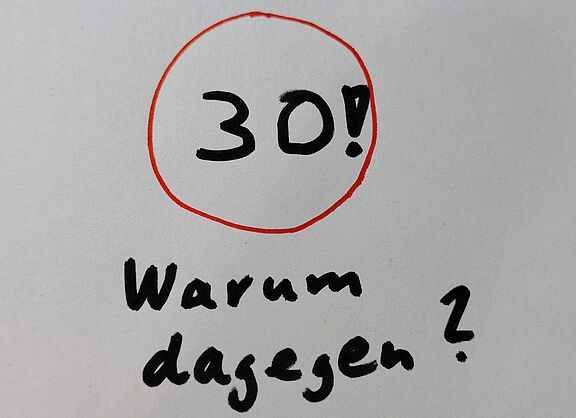 Versuchsweise Tempo 30: Für die Senkung der extrem hohen Unfallrate auf Hannovers Straßen - Urheberrecht: ADFC Langenhagen