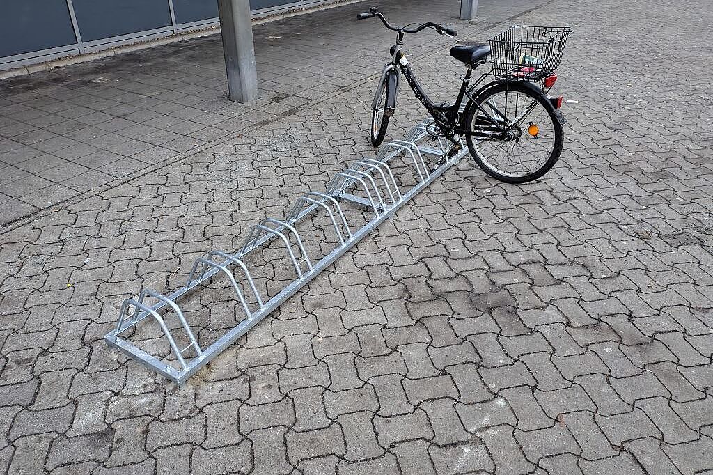 EKZ Biild 1: ❤️-lichen Dank fürs SO schnelle Wieder-Aufbauen eines nagelneuen für den des plattgemachten Fahrradständer vorm ALDI am EKZ Osttor Langenhagen!