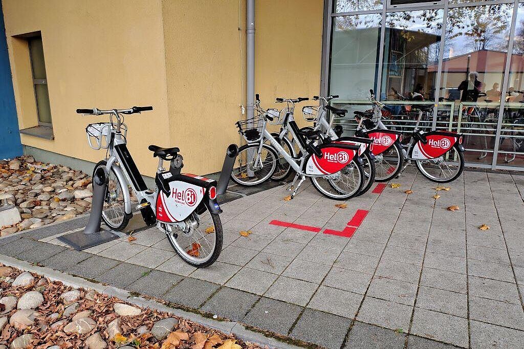 Mensa Hel-Bi-Station: Leihräder direkt an der Mensa Soest - Urheberrecht: ADFC Langenhagen