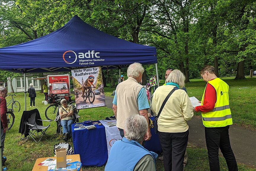 Auf der FahrKulTour 2026, mit eigenem Stand: Der ADFC freute sich über interessierte Radler und über motivierte Rad-Enthusiasten Auf der FahrKulTour 2026, mit eigenem Stand: Der ADFC freute sich über interessierte Radler und über motivierte Rad-Enthusiasten
