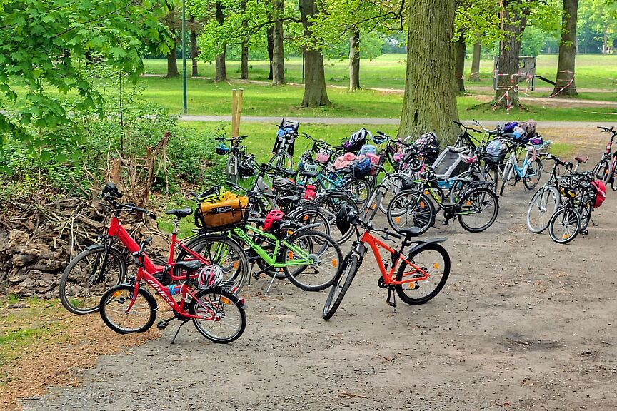Fahrrad-Klassenfahrt mit der 4d der Friedrich-Ebert-Schule . => Weitere Bilder im Slider unten im Textunten Fahrrad-Klassenfahrt mit der 4d der Friedrich-Ebert-Schule