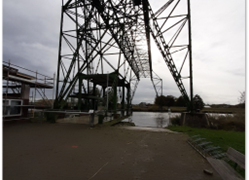 Der Mönchsradweg beinhaltet Kirchliches, Landschaft, Genuss, Erlebnisse UND verblüffende Technik, wie hier die Schwebefähre an der Oste in Hemmoor.