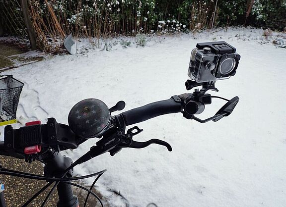 Video-Kamera am Fahrrad-Lenker Video-Kamera am Fahrrad-Lenker - (C) ADFC Langenhagen