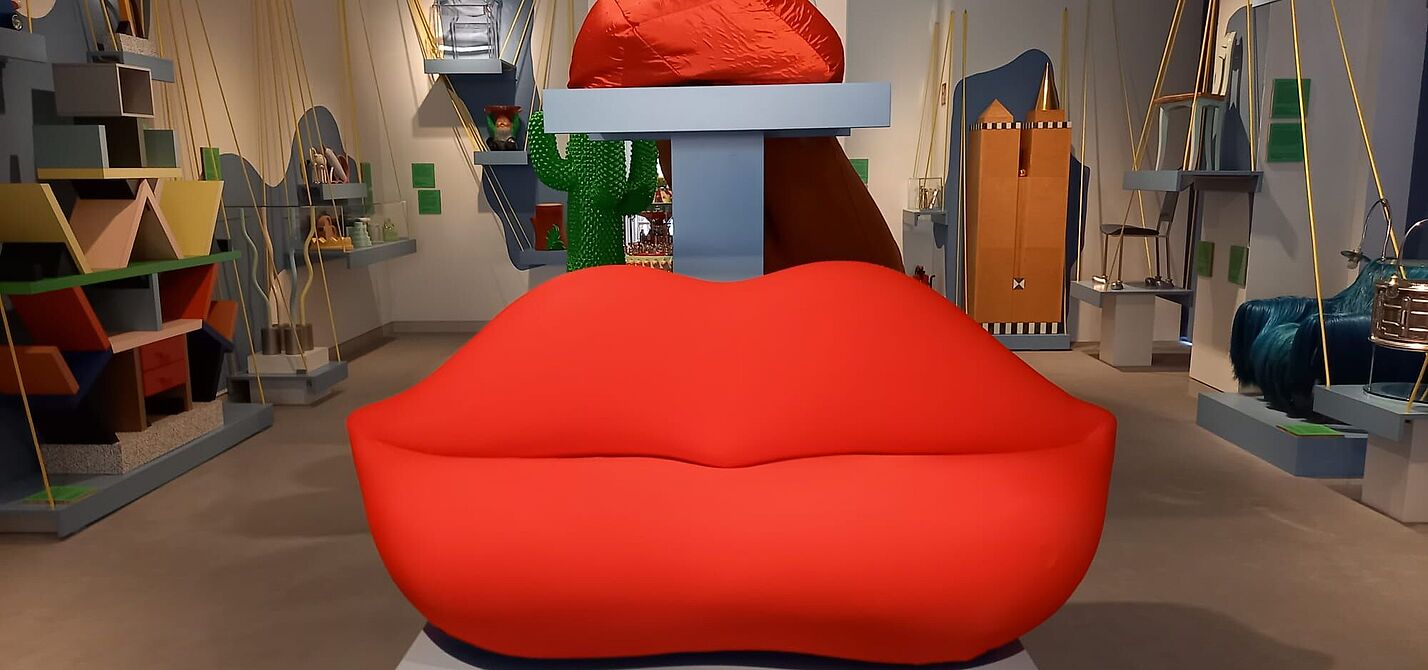 Das ROTE Sofa im Kestner-Museum zu Hannover