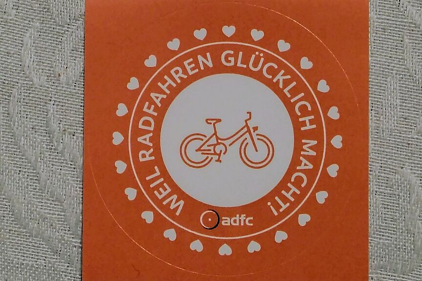 WEIL RADFAHREN GLÜCKLICH MACHT - adfc Bild 1 von 2: WEIL RADFAHREN GLÜCKLICH MACHT - adfc - (C) ADFC Langenhagen