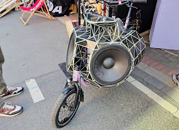 Auch sich mit Lautstärken zeigen zählt auf dieser Messe!