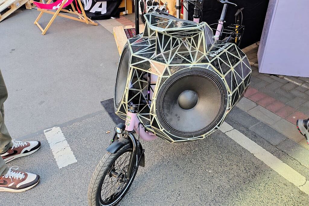 Auch sich mit Lautstärken zeigen zählt auf dieser Fahrrad-Messe! Auch sich mit Lautstärken zeigen zählt auf dieser Messe!