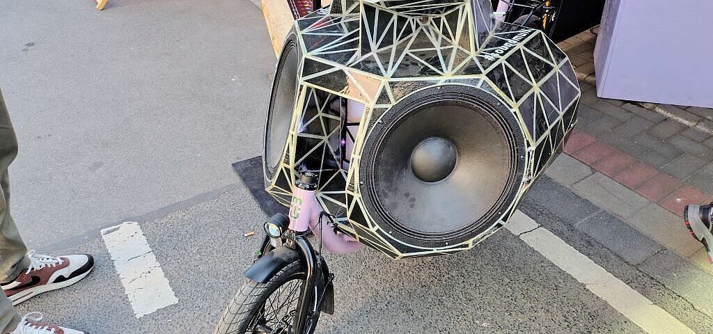 Auch sich mit Lautstärken zeigen zählt auf dieser Fahrrad-Messe! Auch sich mit Lautstärken zeigen zählt auf dieser Messe!